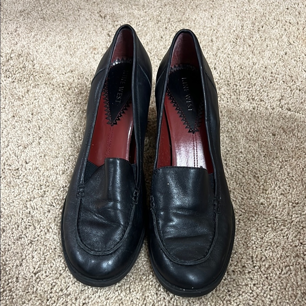 Nine West Black Flats Sleek and Comfortable